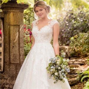 Elegant Lace Wedding Dress